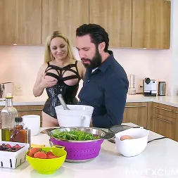 Aiden Star in 'Team Skeet' Brunch Turns Out Delicious (Thumbnail 1)