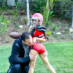 Alexia Anders en 'Team Skeet' El pensamiento del touchdown (Miniatura 48)