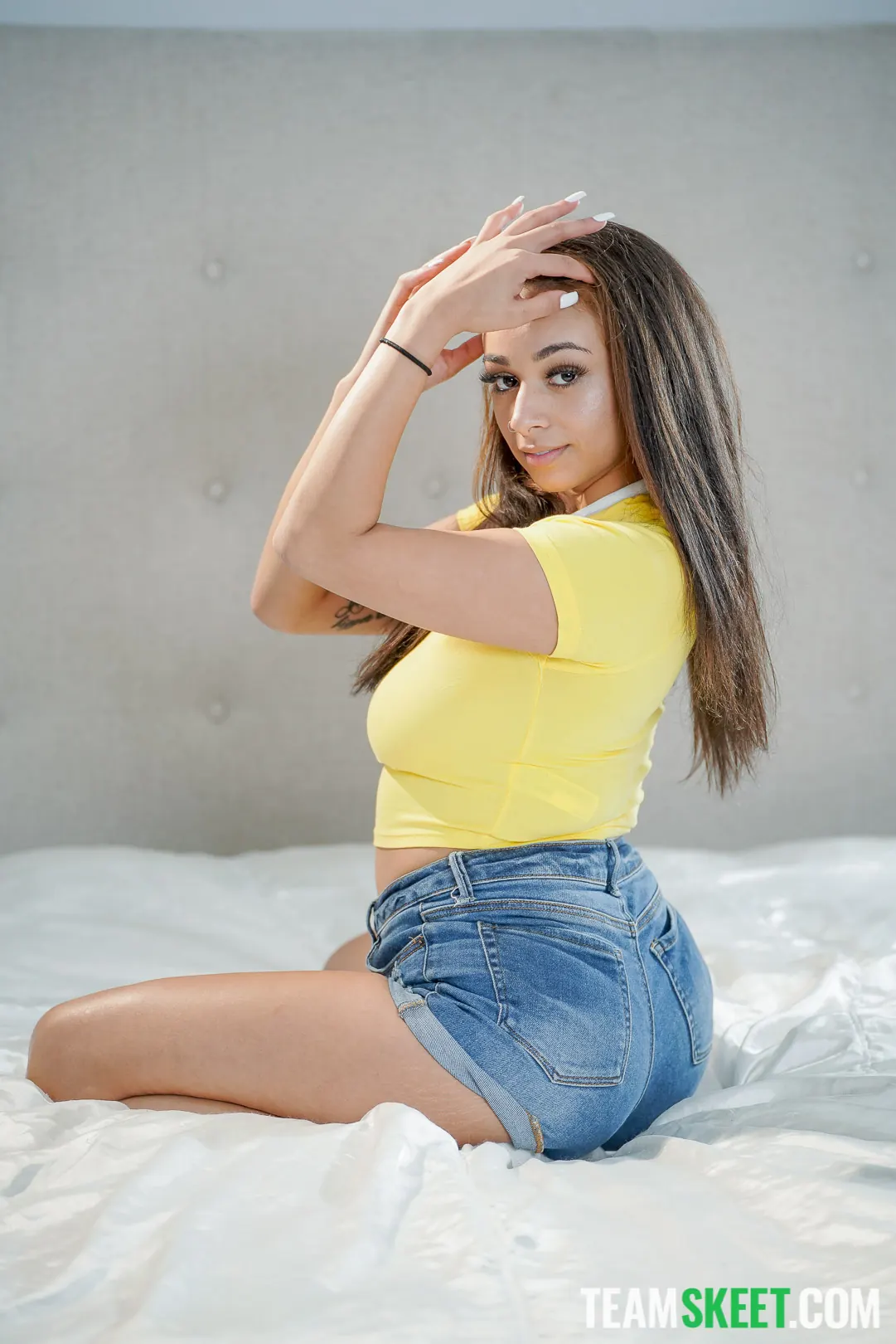 Team Skeet 'Listo para mezclarse' protagonizando Ali Cash (foto 9)