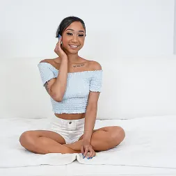 Alicia Reign en Cupcakes para la universidad (foto 1) Alicia Reign en 'Team Skeet' Cupcakes para la universidad (Miniatura 1)