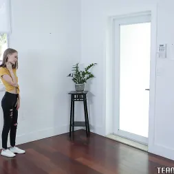 Alicia Williams en 'Team Skeet' Arranque de cintura delgada golpeando (Miniatura 52)