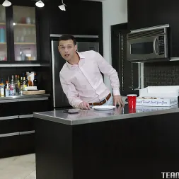 Alina Belle en Mis hermanastras me follaron para entrar al club (foto 26) Alina Belle en 'Team Skeet' Mis hermanastras me follaron para entrar al club (Miniatura 26)