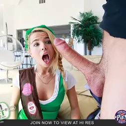 Alina West en Creampie sorpresa de Girl Scout (foto 3) Alina West en 'Team Skeet' Creampie sorpresa de Girl Scout (Miniatura 3)