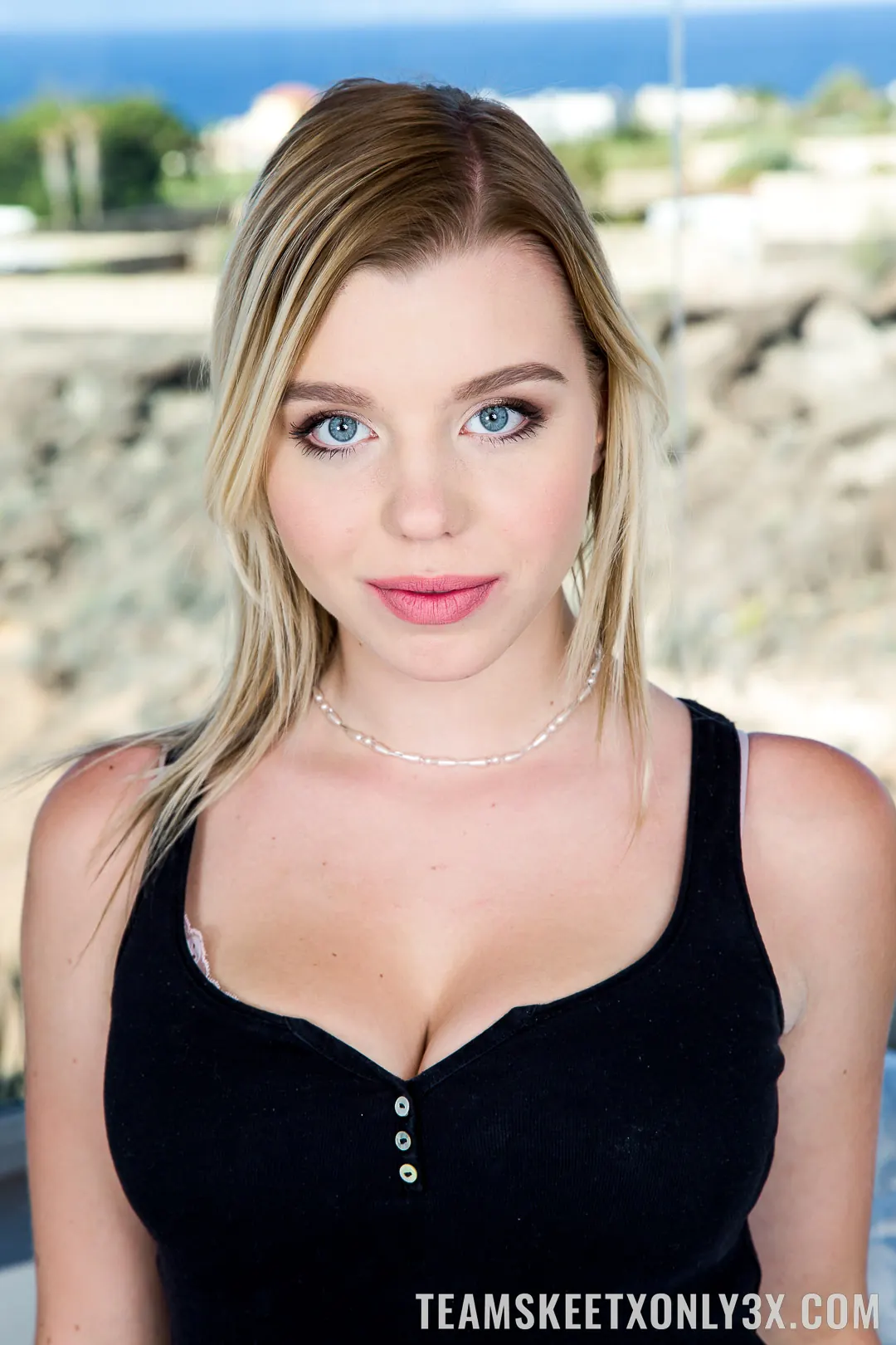 Team Skeet 'A Room With Two Blondes' starring Alyssia Kent (Photo 7)