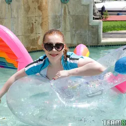 Amber Addis en 'Team Skeet' Pequeña corrida al sol (Miniatura 44)