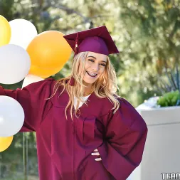 Anastasia Knight en 'Team Skeet' Lispy Muff Amante (Miniatura 8)