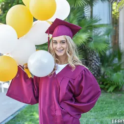 Anastasia Knight en 'Team Skeet' Lispy Muff Amante (Miniatura 16)