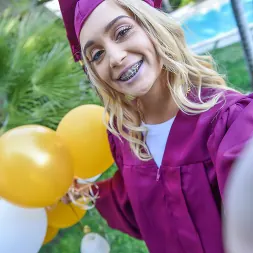 Anastasia Knight en 'Team Skeet' Lispy Muff Amante (Miniatura 24)