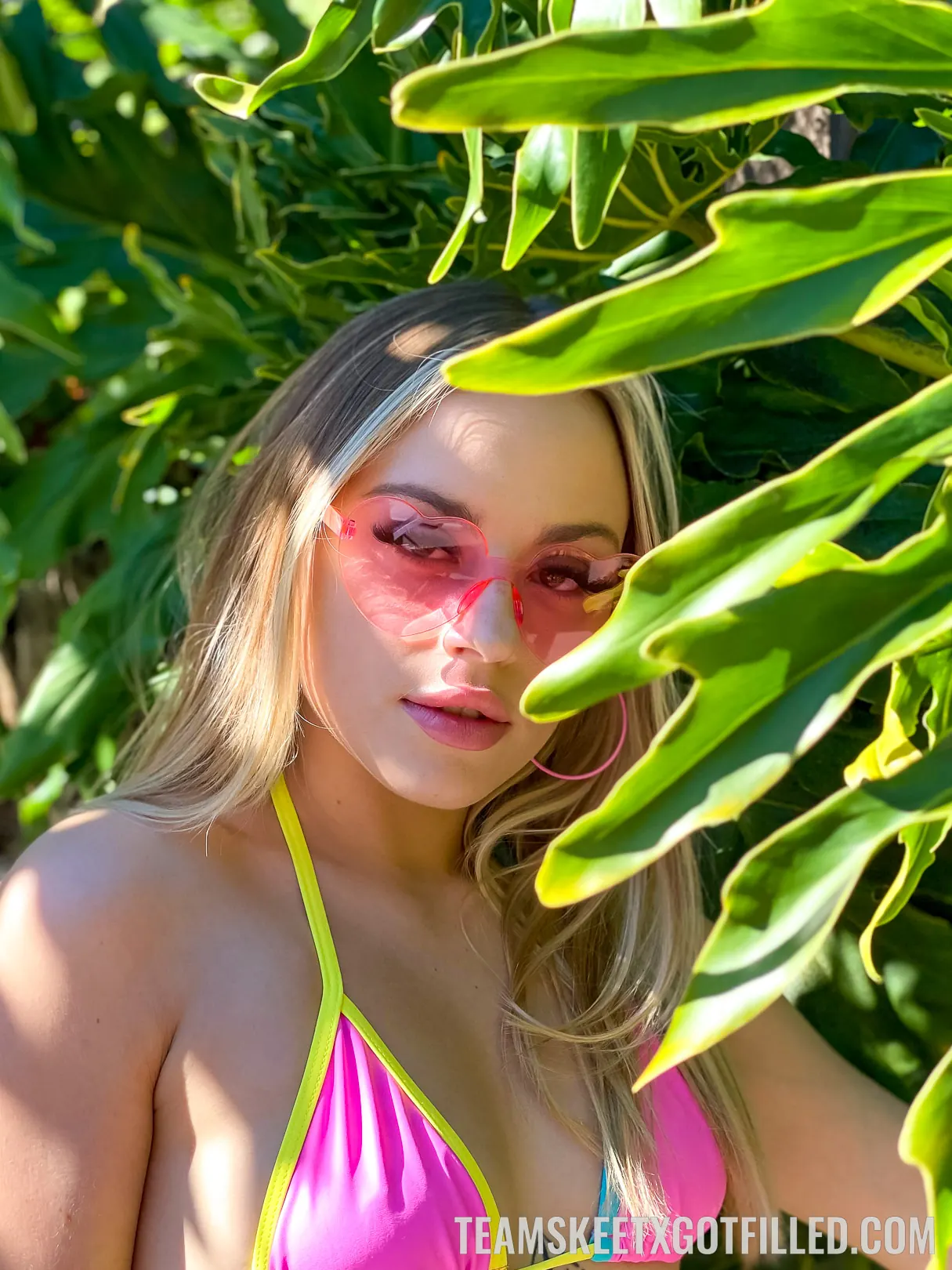 Team Skeet 'Let's Hook Up!' starring Anna Claire Clouds (Photo 36)