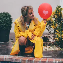 Anna Mae en 'Team Skeet' Quiere sus tetas pequeñas (Miniatura 72)