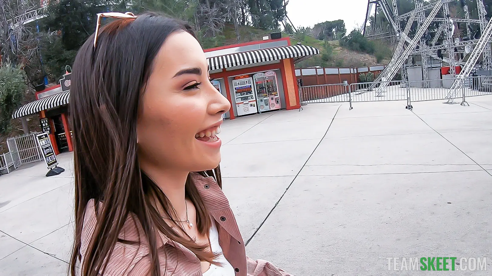 Team Skeet 'Parpadeando en el parque temático' protagonizando Aria Lee (foto 1)