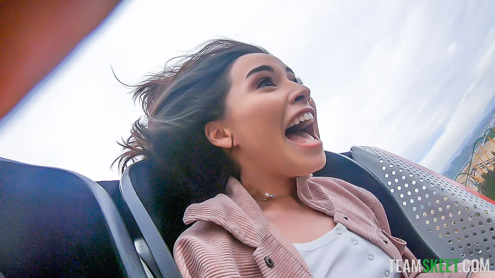 Team Skeet 'Parpadeando en el parque temático' protagonizando Aria Lee (foto 3)