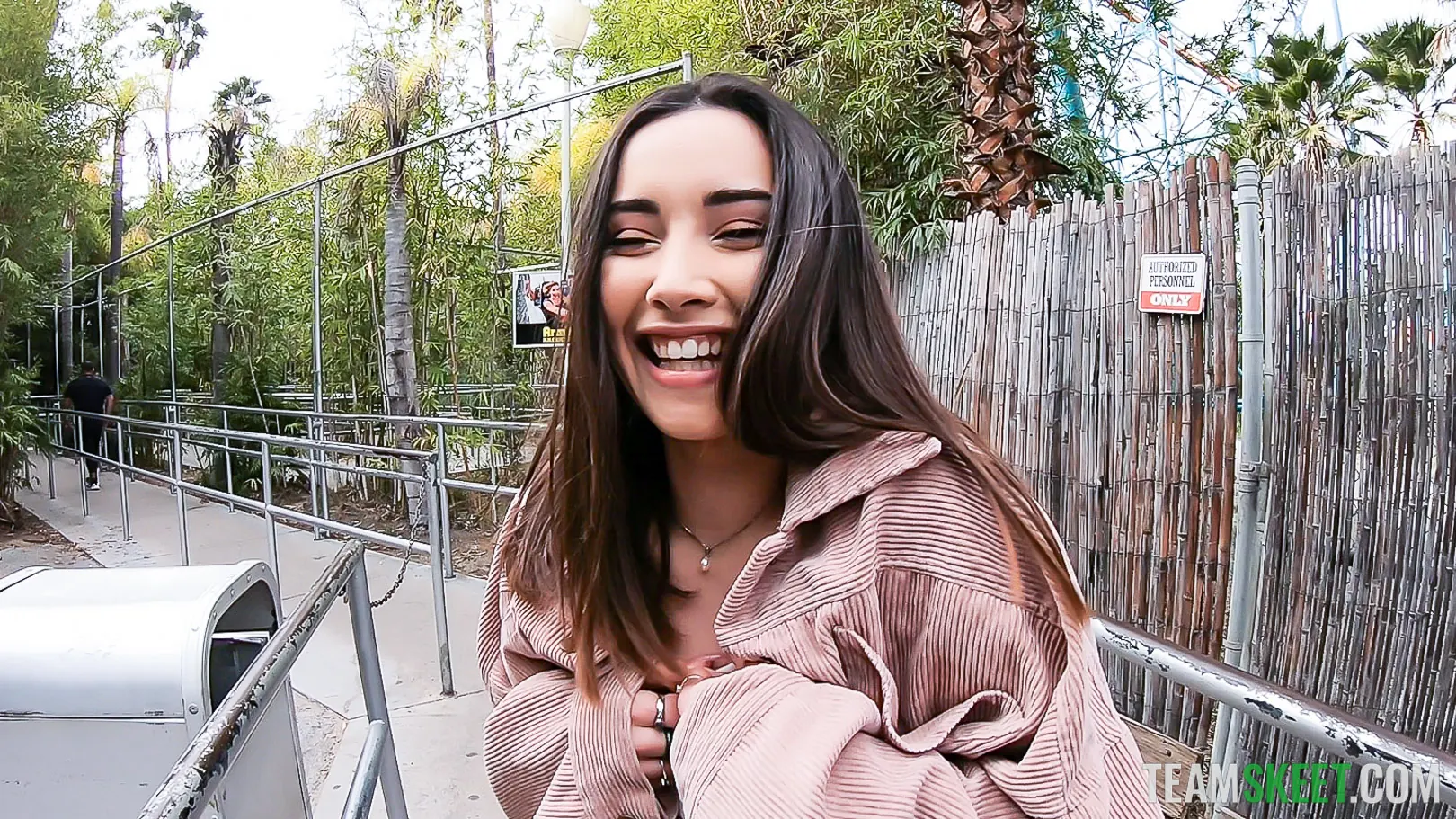 Team Skeet 'Parpadeando en el parque temático' protagonizando Aria Lee (foto 12)