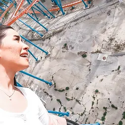 Aria Lee en 'Team Skeet' Parpadeando en el parque temático (Miniatura 24)