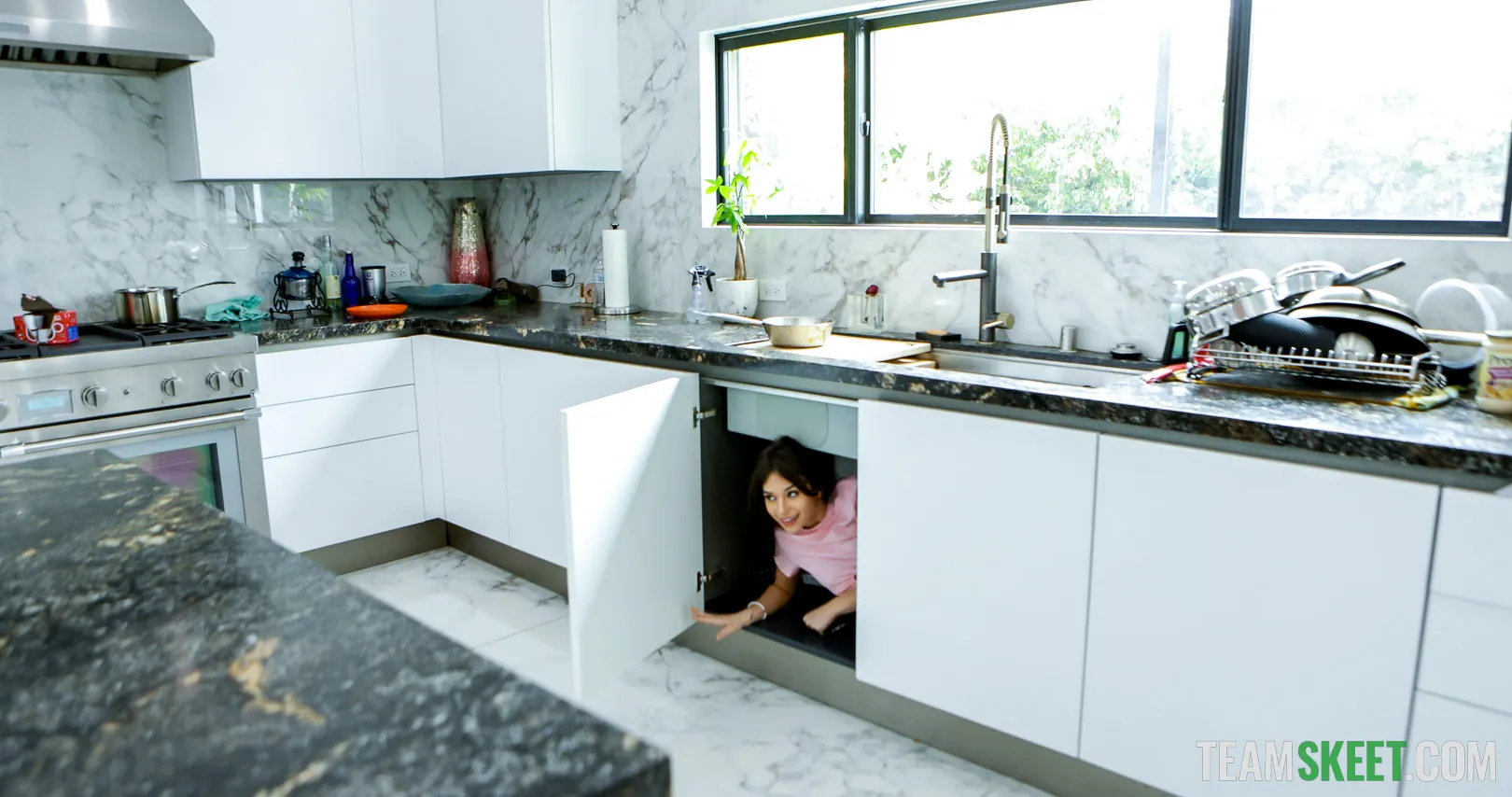 Aria Valencia en 'Esconderse y follar' from 'Team Skeet' (foto 4) Team Skeet 'Esconderse y follar' protagonizando Aria Valencia (foto 4)