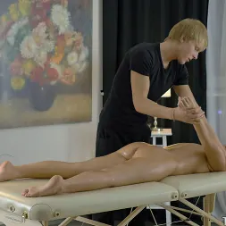 Ariana in 'Team Skeet' Shiatsu Happens (Thumbnail 30)