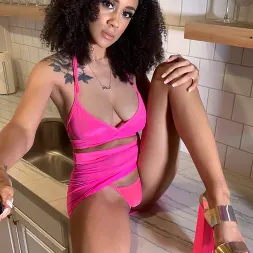 Ariana Aimes in Tongue (Photo 45) Ariana Aimes in 'Team Skeet' Tongue (Thumbnail 45)