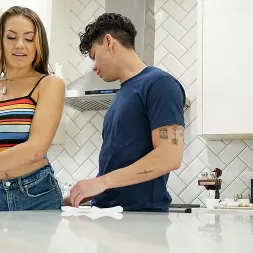 Artemisia Love en Manteniéndola feliz (foto 20) Artemisia Love en 'Team Skeet' Manteniéndola feliz (Miniatura 20)