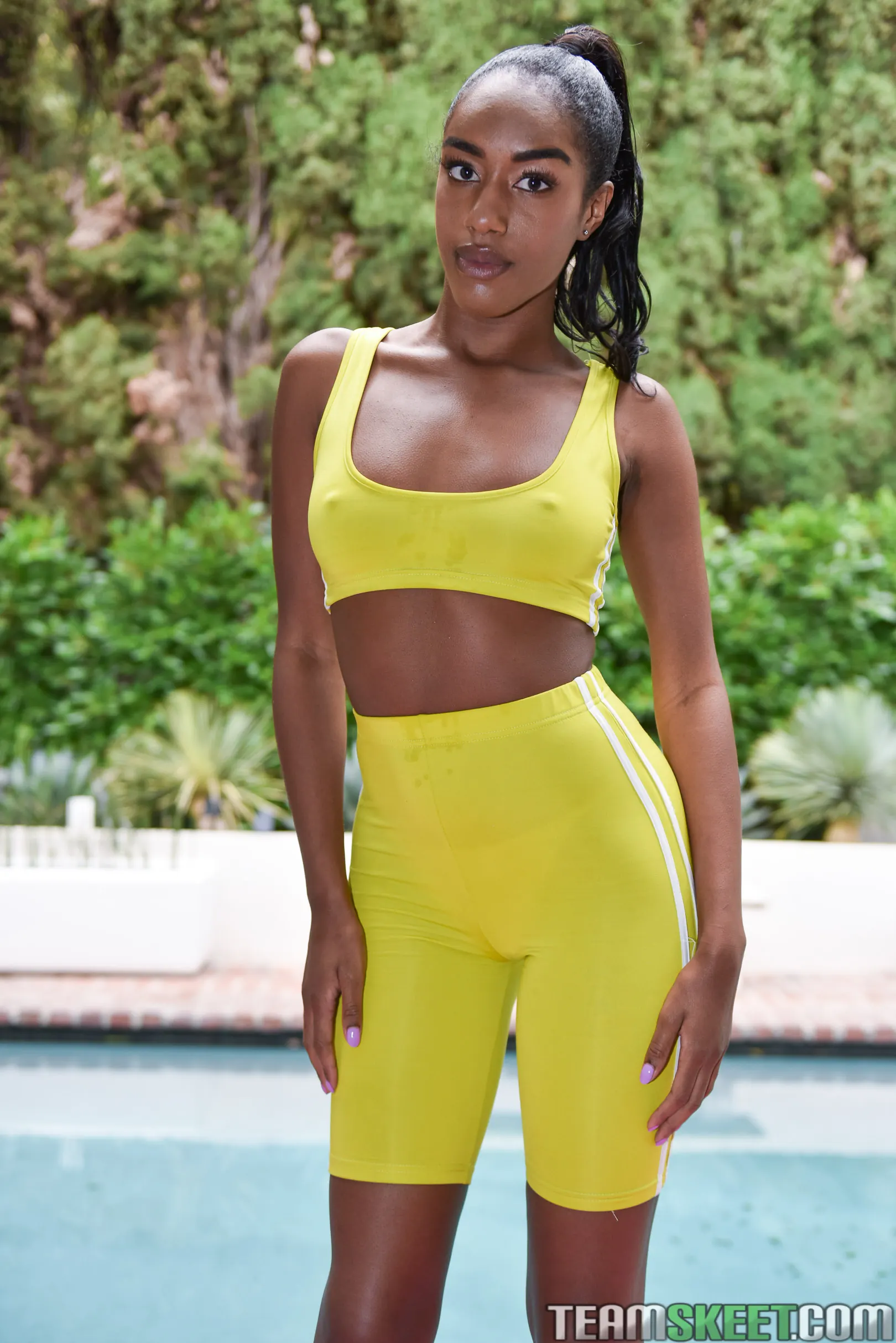 Ashley Aleigh en 'Avanzando con fuerza en el color rosa' from 'Team Skeet' (foto 1) Team Skeet 'Avanzando con fuerza en el color rosa' protagonizando Ashley Aleigh (foto 1)