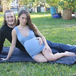 Ashly Anderson en 'Team Skeet' Creampie crea mocosos del ejército (Miniatura 209)