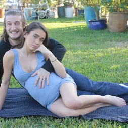 Ashly Anderson en 'Team Skeet' Creampie crea mocosos del ejército (Miniatura 224)