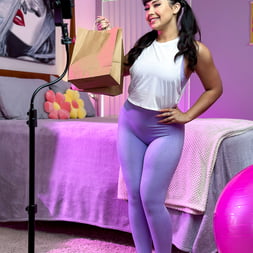 Donnie Rock in 'Team Skeet' Thick Influencer Accidentally Fucks in Front of Fans (Thumbnail 7)