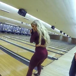 Brandi Bae en 'Team Skeet' Pelotas grandes con Bae (Miniatura 1)