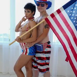 Brooklyn Gray en 'Team Skeet' Un 4 de julio travieso (Miniatura 72)