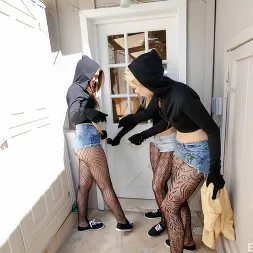 Burglars in 'Team Skeet' Burglars (Thumbnail 14)