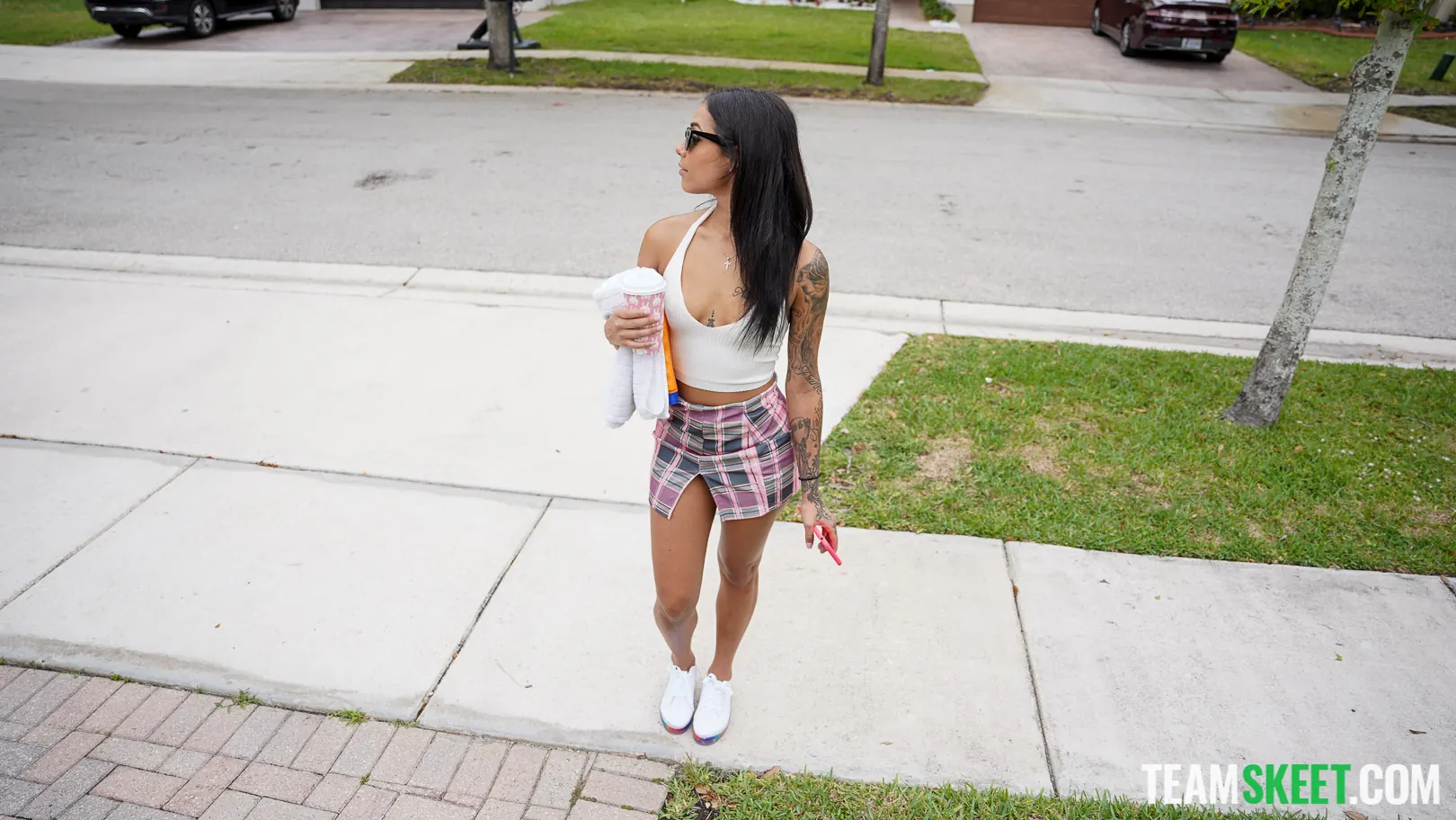 Camila Cortez en 'Castigando a un pequeño intruso' from 'Team Skeet' (foto 27) Team Skeet 'Castigando a un pequeño intruso' protagonizando Camila Cortez (foto 27)