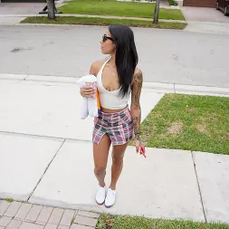 Camila Cortez en Castigando a un pequeño intruso (foto 27) Camila Cortez en 'Team Skeet' Castigando a un pequeño intruso (Miniatura 27)