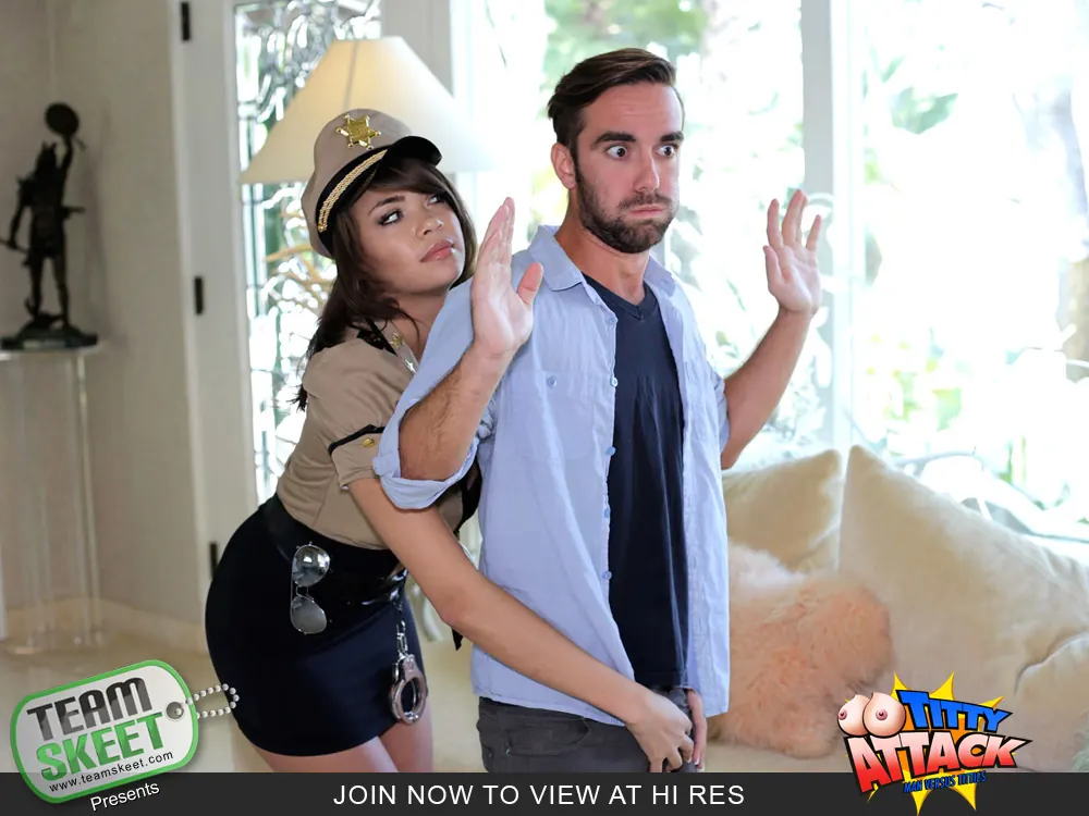 Team Skeet 'No es un policía común y corriente' protagonizando Cassidy Banks (foto 3)