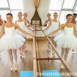 Cayla Lyons en Ensayo de ballet (foto 1) Cayla Lyons en 'Team Skeet' Ensayo de ballet (Miniatura 1)