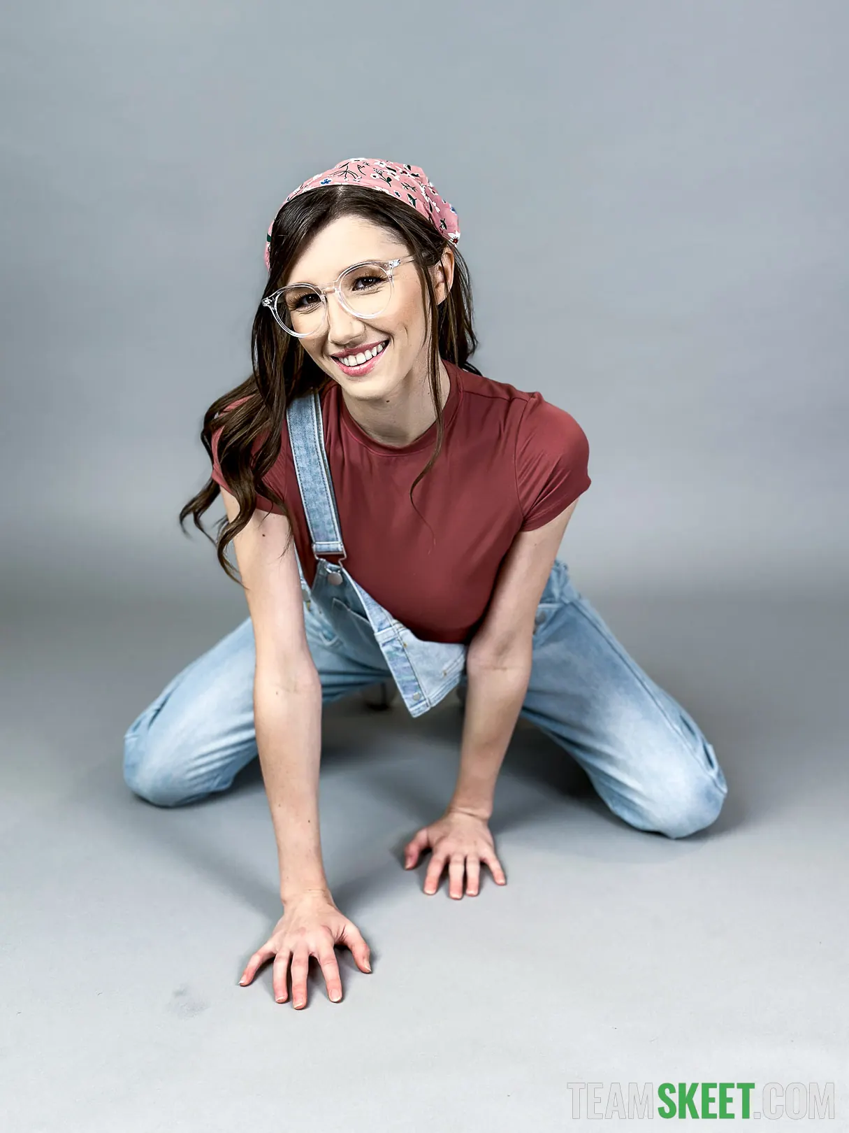 Charlotte Sins en 'El conejito de la casa, parte 2: Los conejitos jugando' from 'Team Skeet' (foto 52) Team Skeet 'El conejito de la casa, parte 2: Los conejitos jugando' protagonizando Charlotte Sins (foto 52)