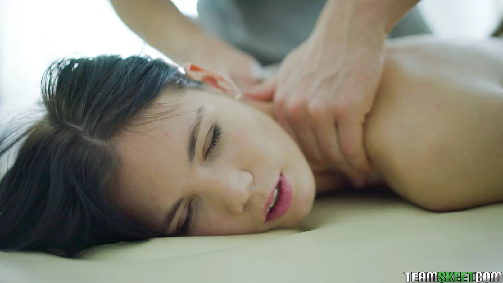 Chloe in 'Lay Back And Relax' from 'Team Skeet' (Photo 27) Team Skeet 'Lay Back And Relax' starring Chloe (Photo 27)