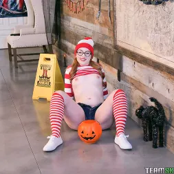 Cleo Clementine in Trick Or Treat Pussy Teasing (Photo 24) Cleo Clementine in 'Team Skeet' Trick Or Treat Pussy Teasing (Thumbnail 24)