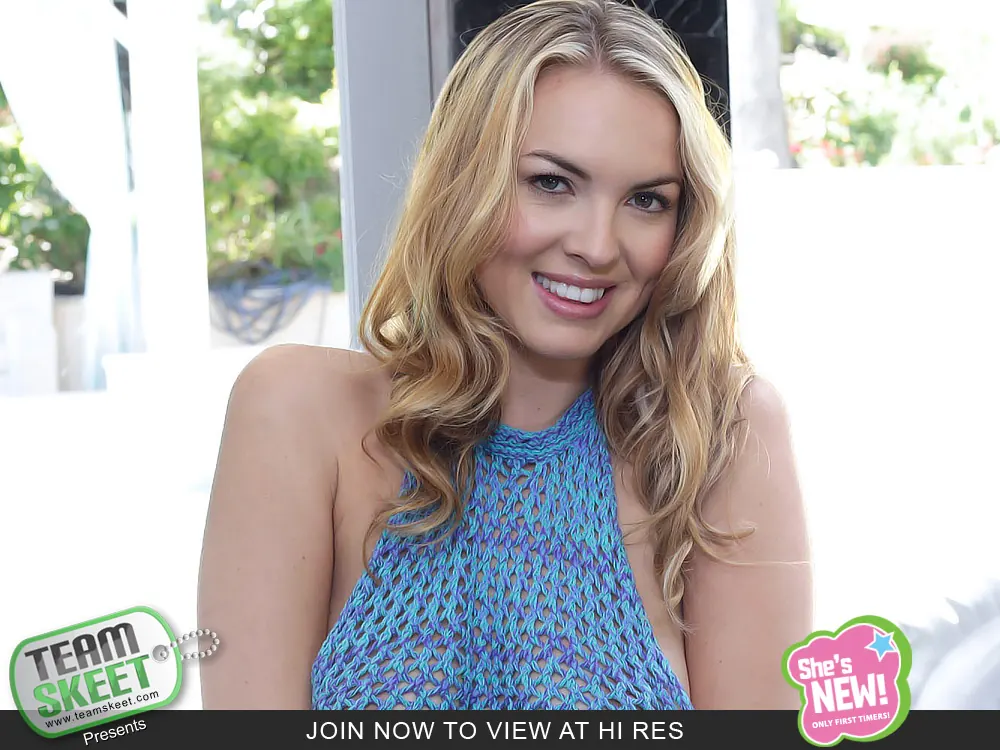 Team Skeet 'Dunkin That Dick' starring Cosima Dunkin (Photo 1)