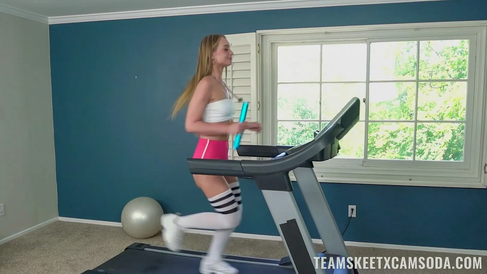 Team Skeet 'The Right Kind Of Cardio' starring Daisy Stone (Photo 18)