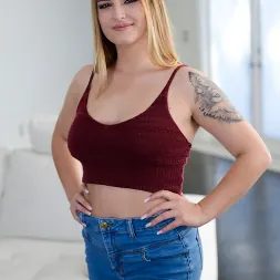 Dakota Rain en 'Team Skeet' El ataque sorpresa de las tetas (Miniatura 1)