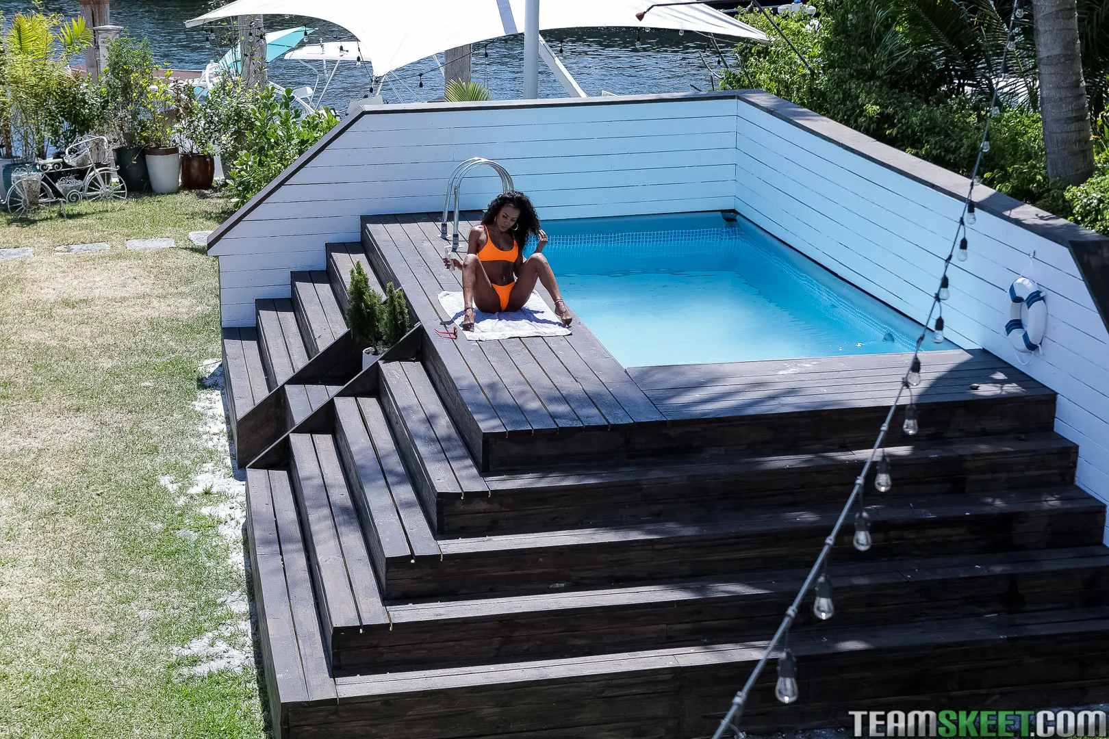 Demi Sutra en 'Explorando a mi hermanastra' from 'Team Skeet' (foto 28) Team Skeet 'Explorando a mi hermanastra' protagonizando Demi Sutra (foto 28)