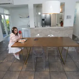 Ella Cruz en La pequeña princesa sexual se desnuda (foto 108) Ella Cruz en 'Team Skeet' La pequeña princesa sexual se desnuda (Miniatura 108)