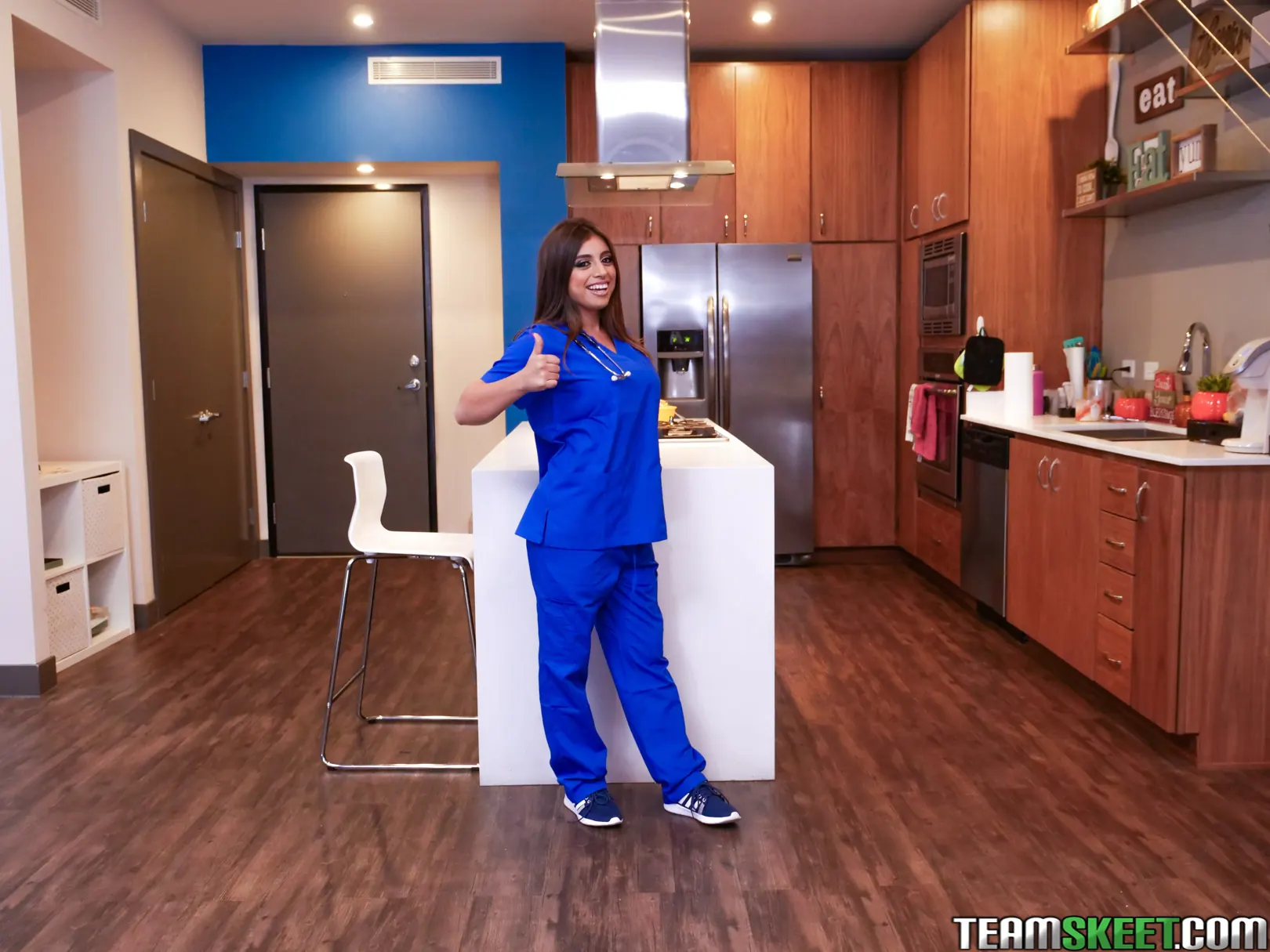 Team Skeet 'Amamantando sus tetas' protagonizando Ella Knox (foto 1)