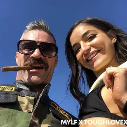 Emily Willis en 'Team Skeet' Recibiendo un poco de amor duro (Miniatura 44)