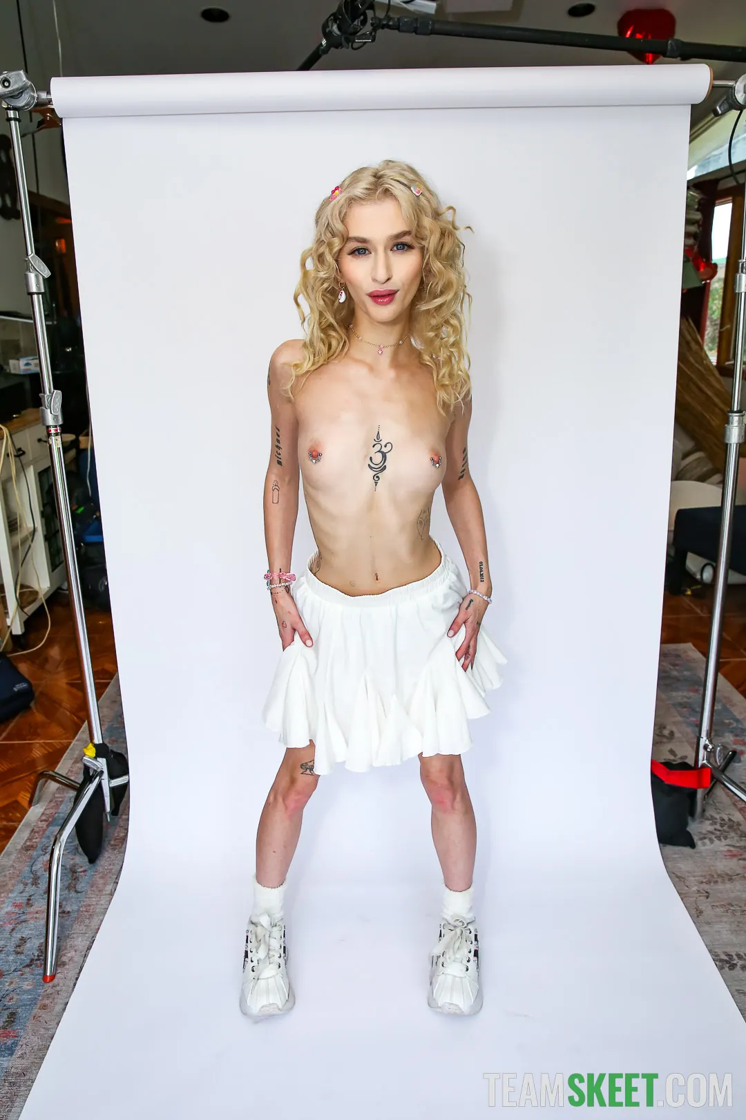 Emma Rosie en 'La espía más pequeña y cachonda' from 'Team Skeet' (foto 24) Team Skeet 'La espía más pequeña y cachonda' protagonizando Emma Rosie (foto 24)