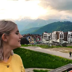 Eva Elfie in 'Team Skeet' Gondola Lift (Thumbnail 1)