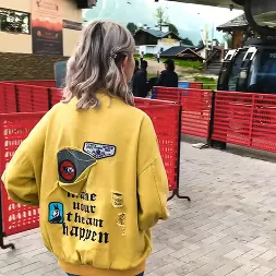 Eva Elfie in 'Team Skeet' Gondola Lift (Thumbnail 3)