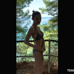 Eva Elfie en 'Team Skeet' Oculto por el sendero (Miniatura 30)