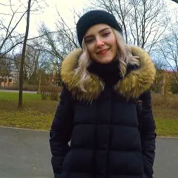 Eva Elfie en 'Team Skeet' Le hice una mamada a una fan en público (Miniatura 8)
