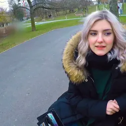 Eva Elfie en 'Team Skeet' Le hice una mamada a una fan en público (Miniatura 28)