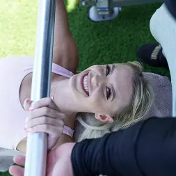 Evelyn Payne en 'Team Skeet' ¿Quieres ver lo flexible que soy? (Miniatura 30)